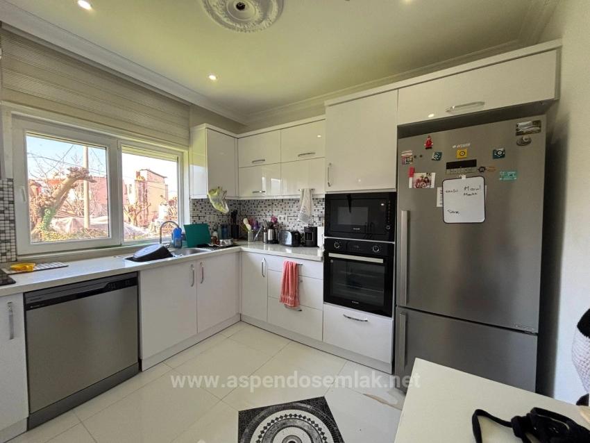 Eingeschossiges Haus Mit 2 Schlafzimmern Und Einem Zusätzlichen Zimmer Auf Einem 459 M² Großen Grundstück In Okçular Zu Verkaufen