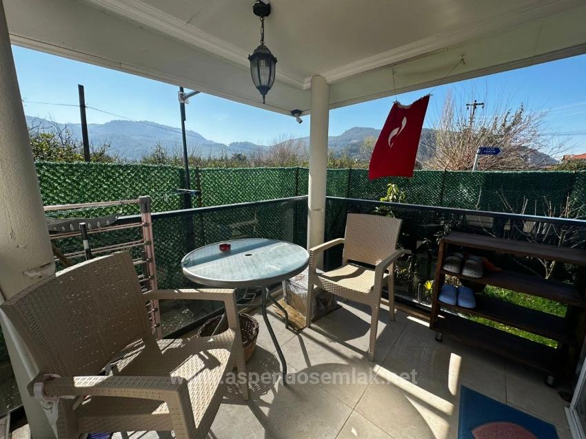 Eingeschossiges Haus Mit 2 Schlafzimmern Und Einem Zusätzlichen Zimmer Auf Einem 459 M² Großen Grundstück In Okçular Zu Verkaufen