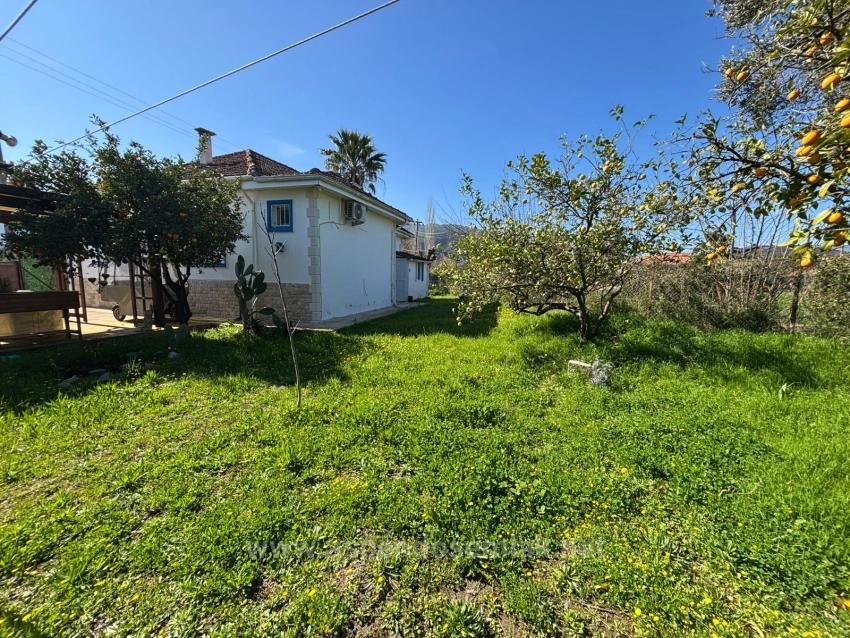 Eingeschossiges Haus Mit 2 Schlafzimmern Und Einem Zusätzlichen Zimmer Auf Einem 459 M² Großen Grundstück In Okçular Zu Verkaufen