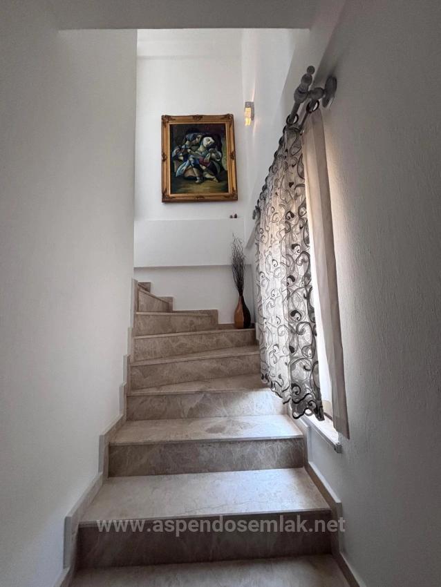 5+1 Villa Zum Verkauf Auf Einem 980 M² Großen Grundstück An Der Ecke In Dalyan Maraş