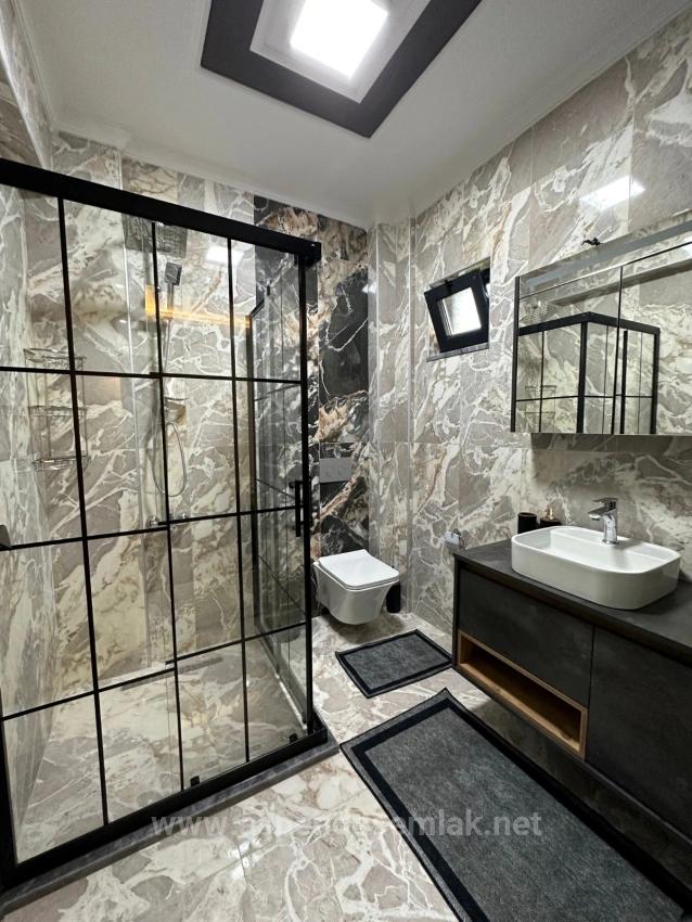 4+1 Villa Zum Verkauf In Eskiköy, Gelegen Auf Einem 14.136 M² Großen Grundstück