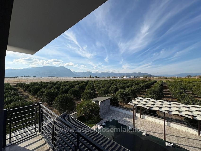 4+1 Villa Zum Verkauf In Eskiköy, Gelegen Auf Einem 14.136 M² Großen Grundstück