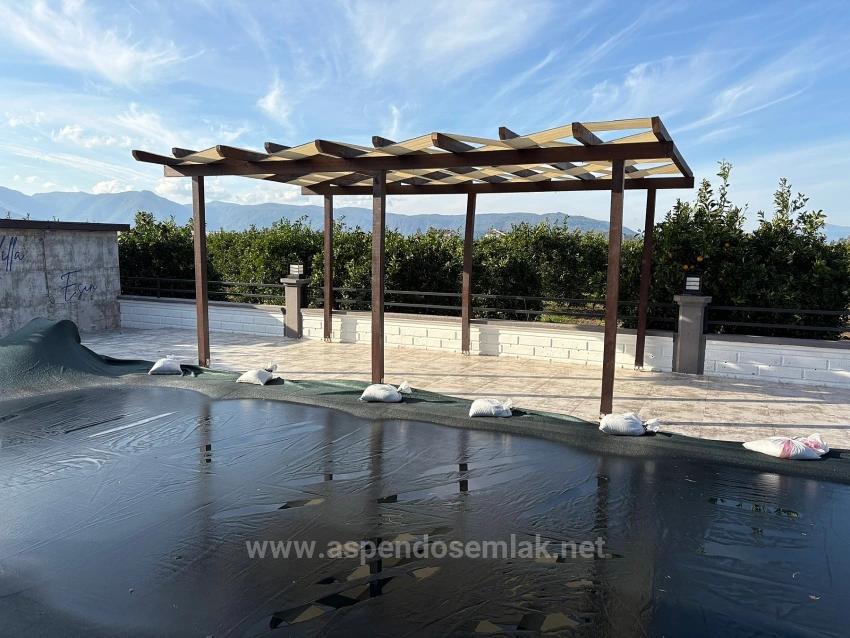 4+1 Villa Zum Verkauf In Eskiköy, Gelegen Auf Einem 14.136 M² Großen Grundstück