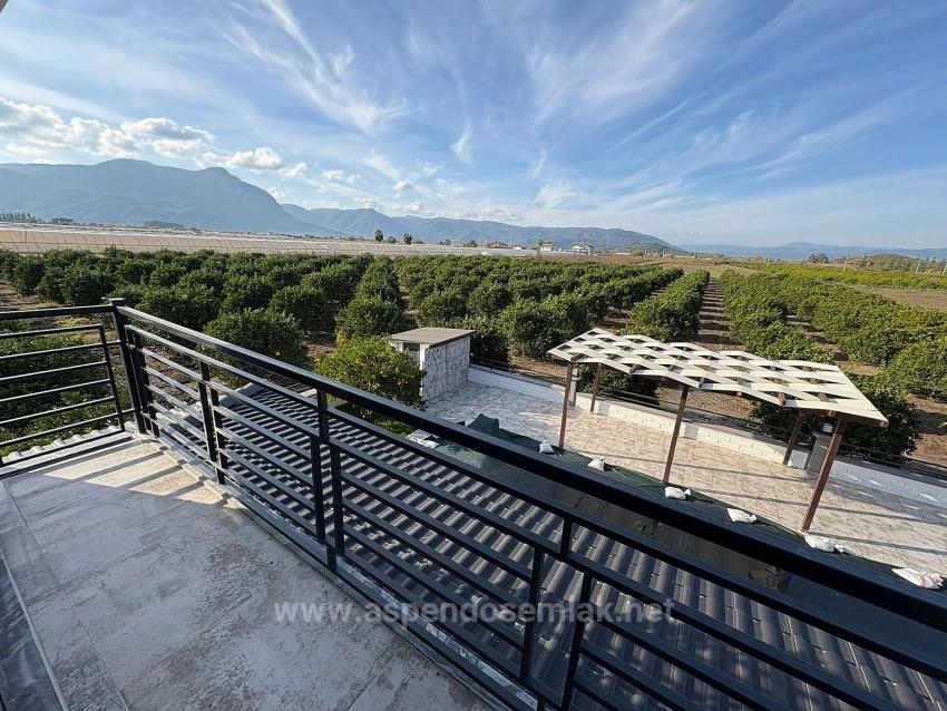 4+1 Villa Zum Verkauf In Eskiköy, Gelegen Auf Einem 14.136 M² Großen Grundstück