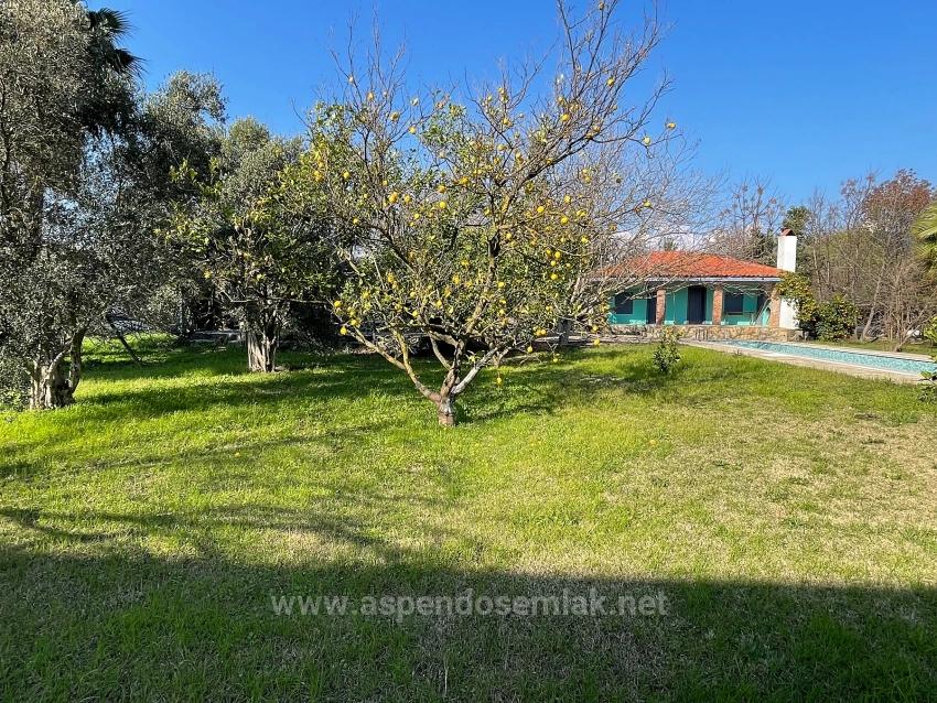 Freistehendes, Eingeschossiges Haus Auf Einem 2882 M² Großen Grundstück In Eskiköy Zu Verkaufen.