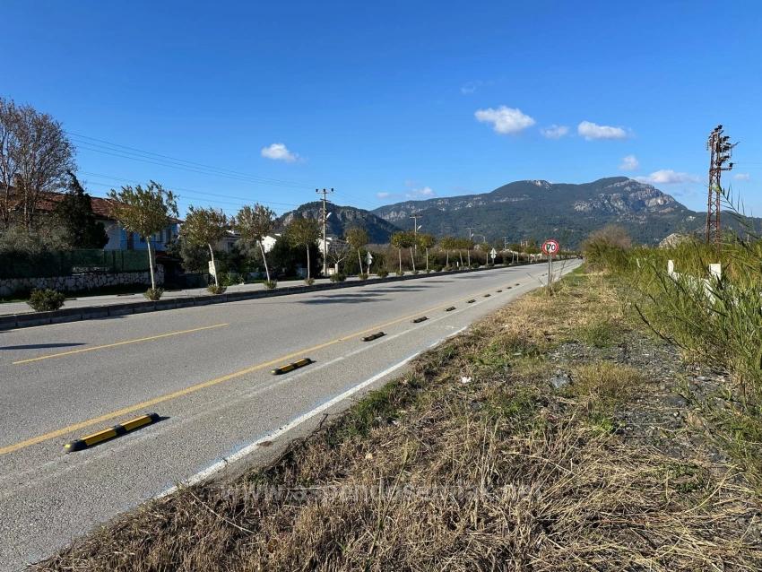 5.111 M² Großes Gewerbe- Und Wohngrundstück Zum Verkauf, Direkt An Der Hauptstraße In Dalyan Gelegen