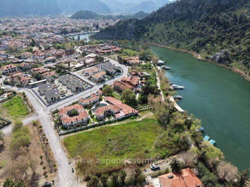 2600 M² Großes Grundstück In Dalyan Gülpınar, Direkt Am Kanal Gelegen, Mit 20% Tourismuszonierung Zu Verkaufen.