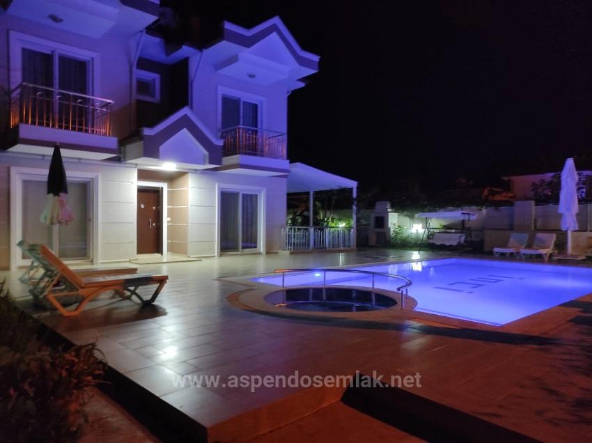 4+1 Villa Zum Verkauf Auf Einem Eckgrundstück Von 545 M2 In Dalyan Gülpınar