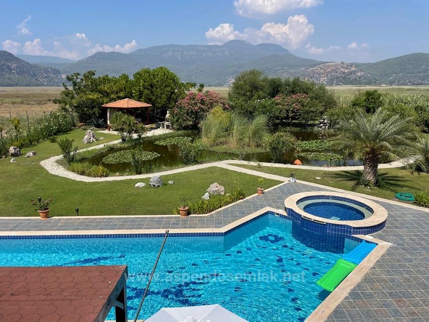 Luxuriöse 4+1-Zimmer-Villa Auf Einem 7000 M² Großen Grundstück Mit Blick Auf Den Strand Von Dalyan Iztuzu Zu Verkaufen