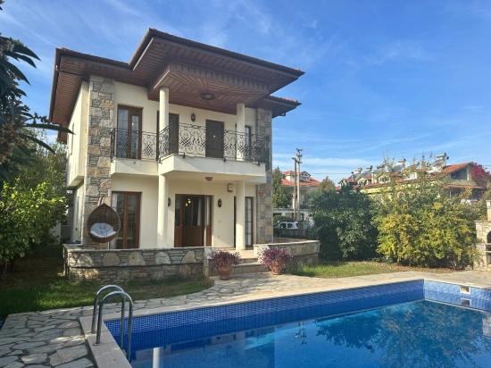 4+1 Villa Zum Verkauf Auf Einem 500 M² Großen Grundstück In Der Nähe Des Zentrums Von Dalyan