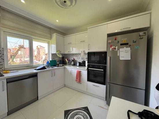 Eingeschossiges Haus Mit 2 Schlafzimmern Und Einem Zusätzlichen Zimmer Auf Einem 459 M² Großen Grundstück In Okçular Zu Verkaufen