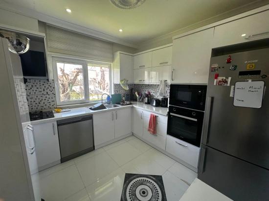 Eingeschossiges Haus Mit 2 Schlafzimmern Und Einem Zusätzlichen Zimmer Auf Einem 459 M² Großen Grundstück In Okçular Zu Verkaufen