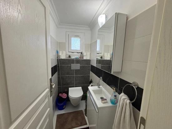 Eingeschossiges Haus Mit 2 Schlafzimmern Und Einem Zusätzlichen Zimmer Auf Einem 459 M² Großen Grundstück In Okçular Zu Verkaufen