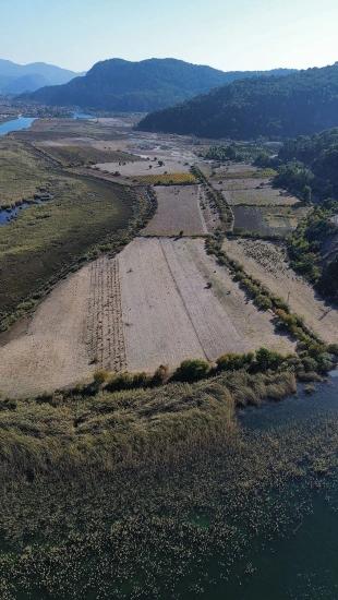 3210 M² Großes 2b-grundstück In Çandır, Direkt Am Seeufer, Zu Verkaufen