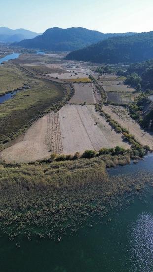 3210 M² Großes 2b-grundstück In Çandır, Direkt Am Seeufer, Zu Verkaufen