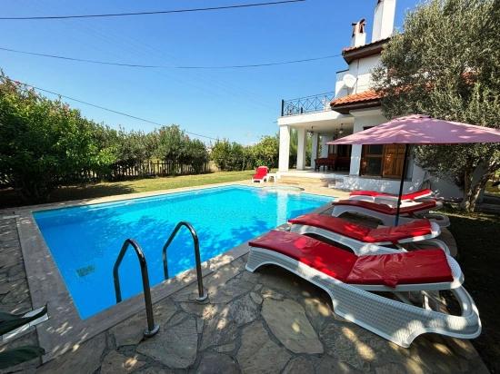 Villa Zum Verkauf Auf Einem 600 M² Großen Grundstück In Dalyan Arıkbaşı