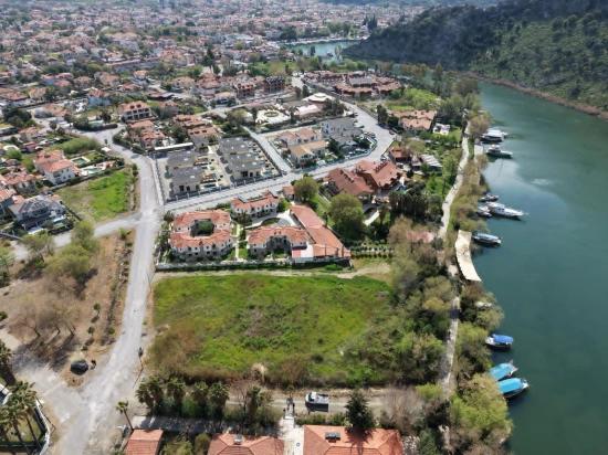 2600 M² Großes Grundstück In Dalyan Gülpınar, Direkt Am Kanal Gelegen, Mit 20% Tourismuszonierung Zu Verkaufen.