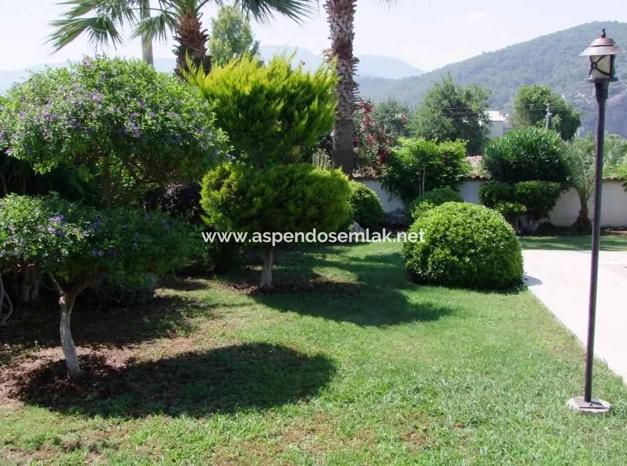 Der Malerische See Und Der Kanal In Die Lagune Zum Meer, Luxus-Villa Zum Verkauf In Der Königlichen Gräber Von Maras