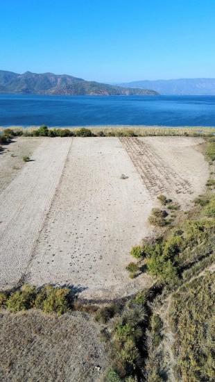 3210 M² Großes 2b-grundstück In Çandır, Direkt Am Seeufer, Zu Verkaufen