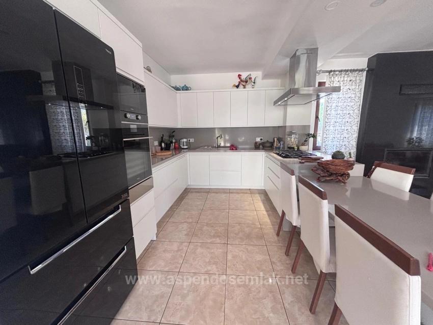 5+1 Villa For Sale In A 980M2 Land On The Corner In Dalyan Maraş