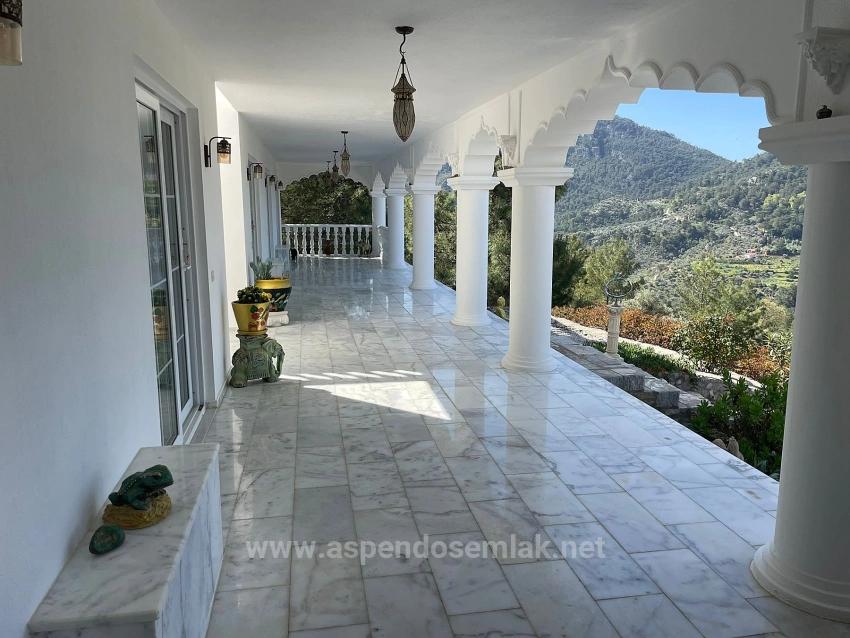 Продается Vip-Вилла В Гёкбеле, На Участке Площадью 5000 М2 С Полным Видом На Море.