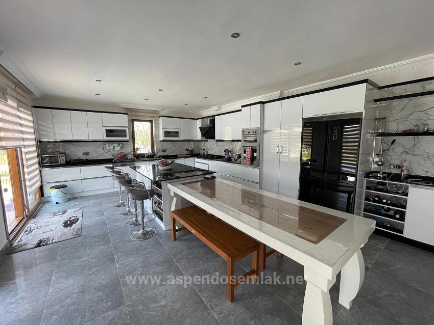 Роскошная Вилла С 4 Спальнями И 1 Ванной Комнатой Продается На Участке Площадью 7000 М2 С Видом На Пляж Далян Истузу.