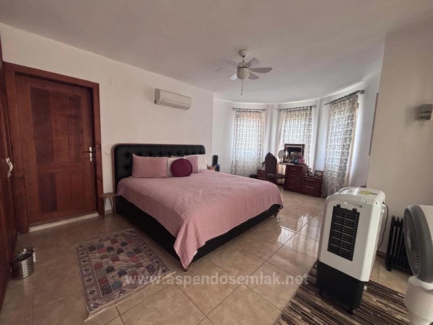 Dalyan Maraş'da Köşebaşında 980M2 Arsa İçin'de 5+1 Satılık Villa