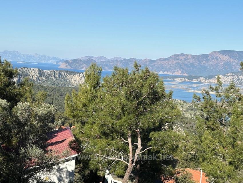 Gökbel'de Köy Yerleşik Alanı İçerisinde Deniz Manzaralı 1000M2 Satılık Arazi