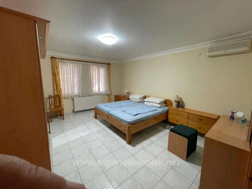 Çandır'da Deniz Ve Göl Manzaralı 5+2 Satılık Villa