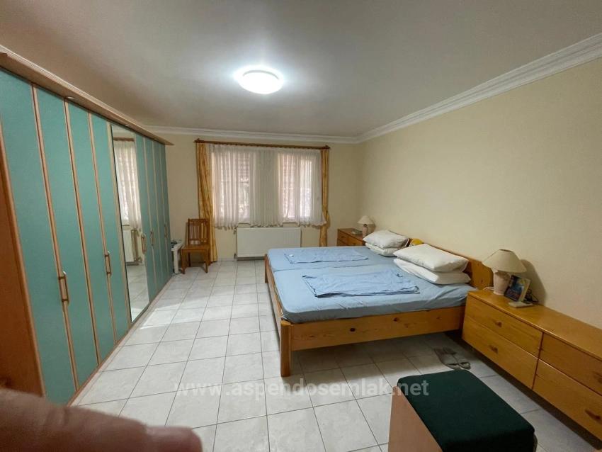 Çandır'da Deniz Ve Göl Manzaralı 5+2 Satılık Villa