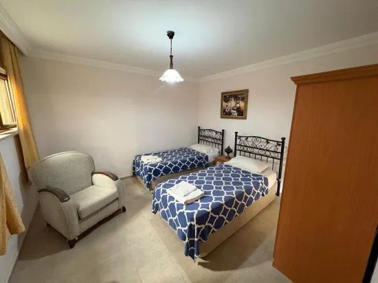 Dalyan Maraş'ta kral mezarları manzaralı 4+1 satılık villa