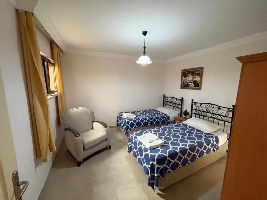 Dalyan Maraş'ta kral mezarları manzaralı 4+1 satılık villa