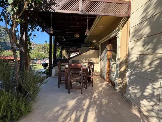 Dalyan Maraş'ta kral mezarları manzaralı 4+1 satılık villa