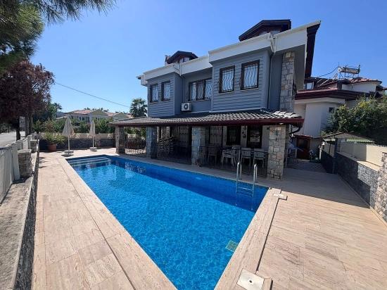 Dalyan'da 301M2 Arsa İçerisinde 5+1 Satılık Villa