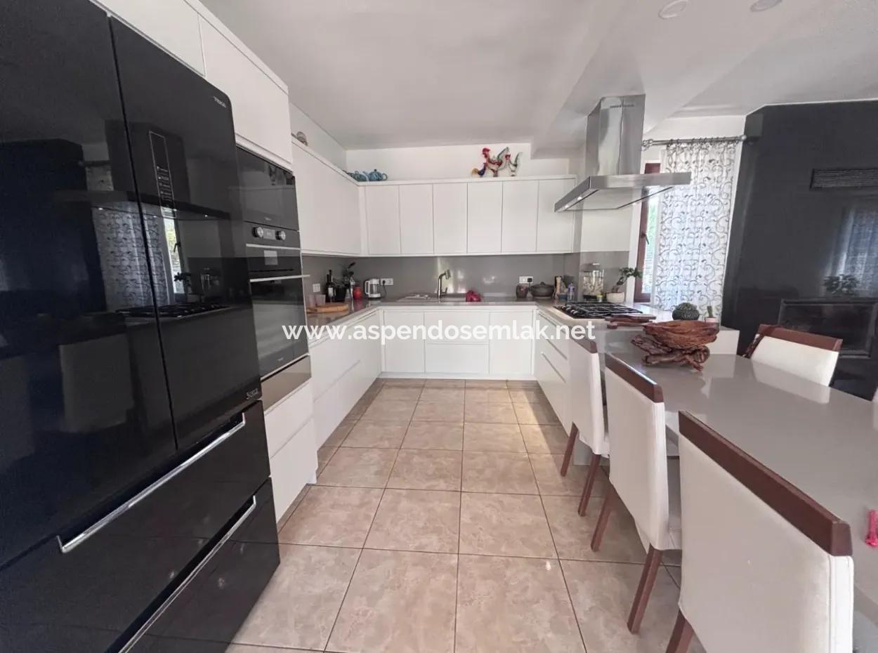 Dalyan Maraş'da Köşebaşında 980M2 Arsa İçin'de 5+1 Satılık Villa